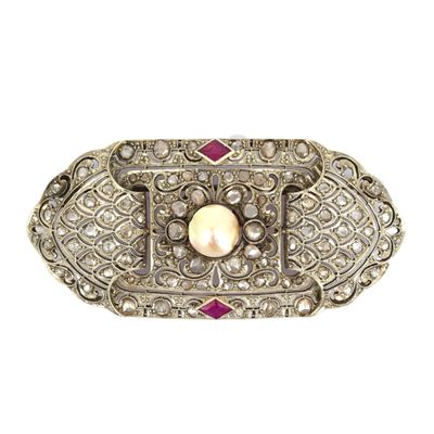 une broche Art déco ornée de perles et de diamants