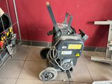 a machine that is sitting on the floor in a room