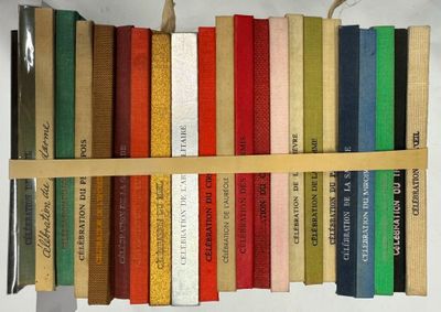 de nombreux livres empilés les uns sur les autres sur une étagère