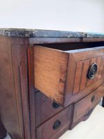 Commode en bois et bois de placage à léger ressaut central o… (photo 3)