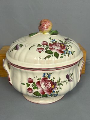 APREY XVIIIème siècle Belle soupière d'Aprey du 18ème siècle…