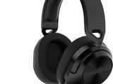 un gros plan d'un casque audio sur fond blanc