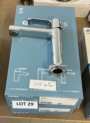 un boîtier muni d'un robinet et un boîtier muni d'un robinet