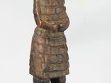 statue d'un homme debout sur un socle, coiffé d'un chapeau