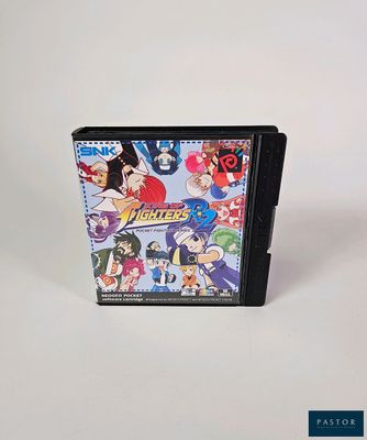 un gros plan sur un boîtier de jeu vidéo posé sur une surface blanche