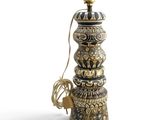 an image of a lamp that is sitting on a table