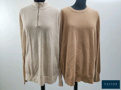 deux pulls pour femme posés sur un mannequin devant un fond blanc