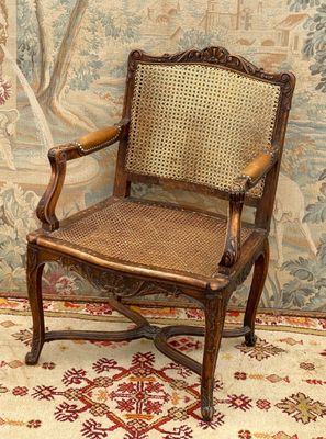 Fauteuil de style Régence en bois naturel sculpté de coquill…