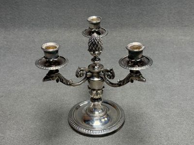 CHRYSALIA Candélabre à trois bras de lumière en métal argent…