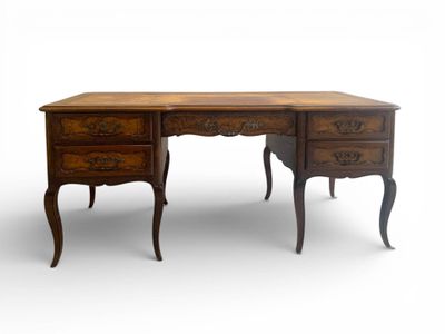 Bureau plat en bois fruitier double face ouvrant à cinq tiro…