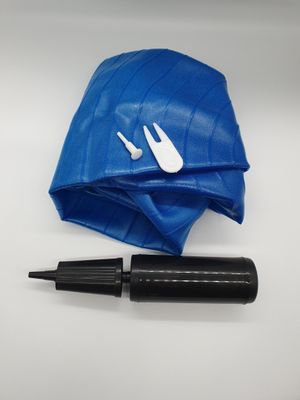 un parapluie bleu orné d'un couteau et d'une fourchette