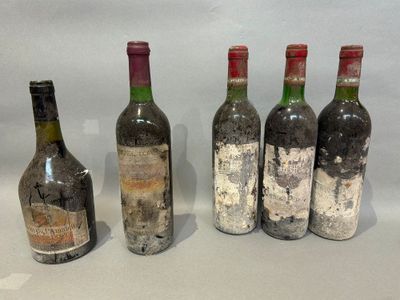 trois bouteilles de vin sont posées l'une à côté de l'autre sur une table