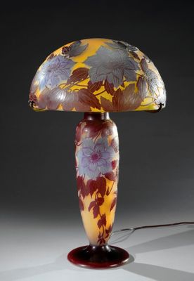 Etablissements GALLE Importante lampe en verre doublé à déco…