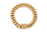 un bracelet en or sur fond blanc
