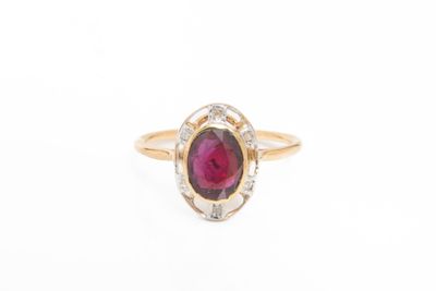 Bague ovale en rubis et diamants
