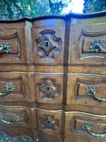 10737-120 / X / Commode en noyer ouvrant par trois tiroirs c… (photo 6)