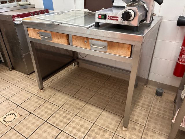 Table inox de fabrication artisanale ouvrant à deux tiroirs bois ...