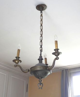 a chandelier hanging from the ceiling in a room