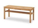 un banc en bois avec une étagère en dessous, sur fond blanc