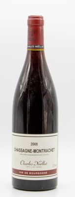 une bouteille de vin posée sur une table
