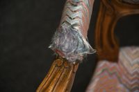 Paire de futeuils en bois mouluré et sculpté, garniture de t… (photo 5)