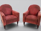 deux chaises à rayures rouges placées l'une à côté de l'autre sur une surface grise