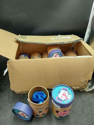 Dans un carton, 13 cordes à sauter Cartoon haute qualité en …