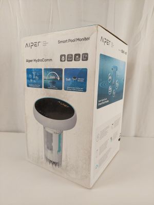 la boîte est ouverte sur la surface blanche de la boîte