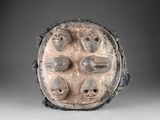 un gros plan sur une œuvre d'art sur laquelle figurent de nombreux visages