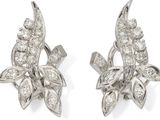 une paire de boucles d'oreilles en diamant, signée Van Cleef
