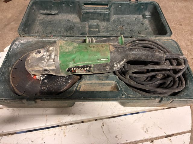HITACHI G 23SC3 – Disqueuse filaire. Démarre. Visite-le Lundi 24 ...