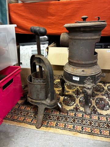 Petite poêle en fonte ancien et presse à jus en fonte ancien