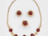un ensemble composé d'un collier, de boucles d'oreilles et d'un bracelet en rubis et diamants