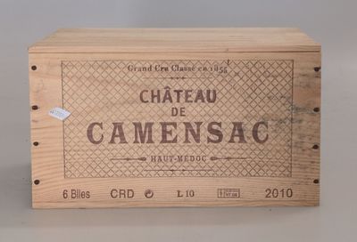 une boîte en bois sur laquelle est apposée une étiquette portant l'inscription « Château Camensac »