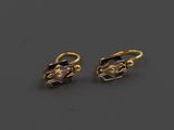 une paire de boucles d'oreilles en or et perles