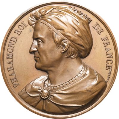 une image représentant une médaille de bronze à l'effigie d'un homme portant un turban sur la tête