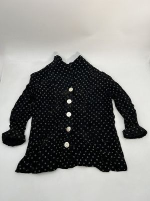 Un ensemble de dame, un manteau des années 1930 et un gilet …