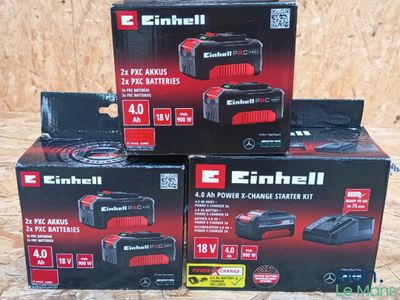 trois boîtes de batteries Einhell empilées les unes sur les autres