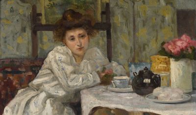 un tableau représentant une femme assise à une table avec une théière