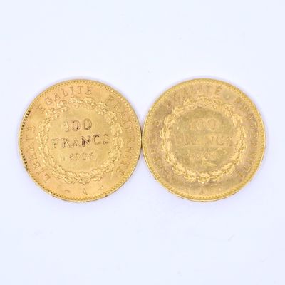 deux pièces d'or sur fond blanc et un fond blanc