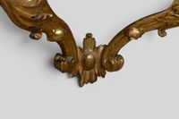 Console d'applique de forme mouvementée en bois sculpté moul… (photo 4)