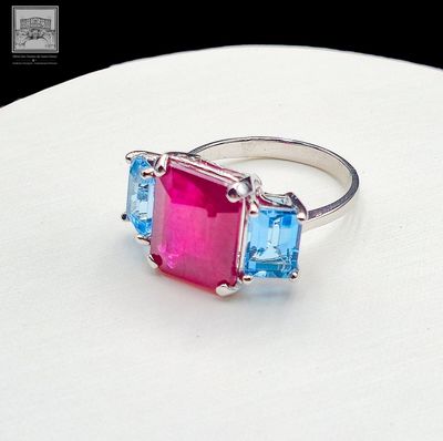 Bague de style Art Déco en or blanc 750°/.(18K), ornée d'un …