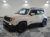 une photo d'une jeep blanche garée dans un garage