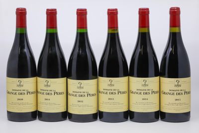 six bouteilles de vin rouge alignées