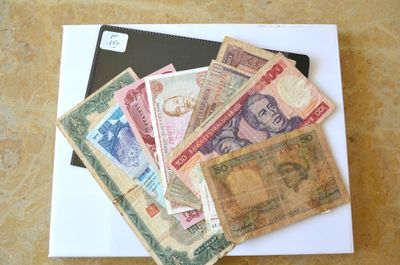 Un lot de 10 billets de divers pays, divers états