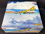 une boîte contenant une maquette d'avion