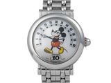un gros plan d'une montre Mickey Mouse sur fond blanc