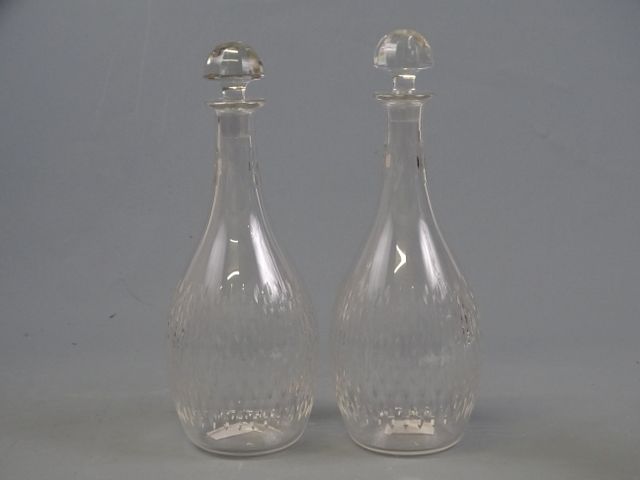 BACCARAT : 2 carafes en cristal, modèle Paris, pastille au talon
