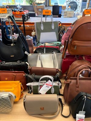 a lot of purses on the table in the store