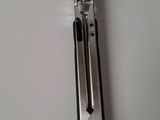 a pen that is sitting on top of a table